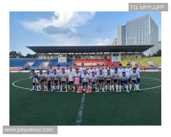 模仿球星单挑足球挑战赛精彩对决展现技巧与激情