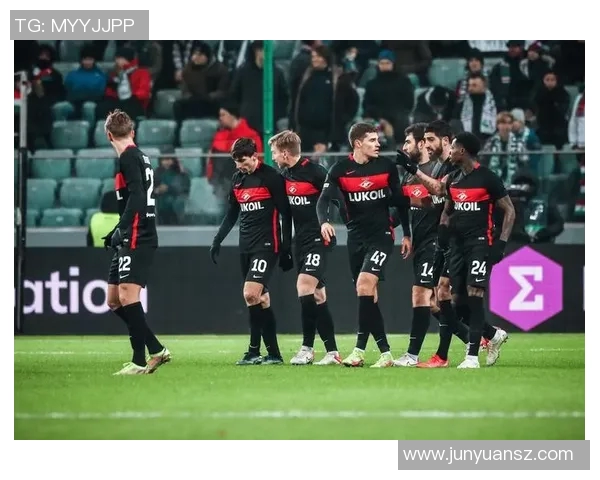 璀璨绿茵传奇时刻展现足球球星激情与荣耀画布